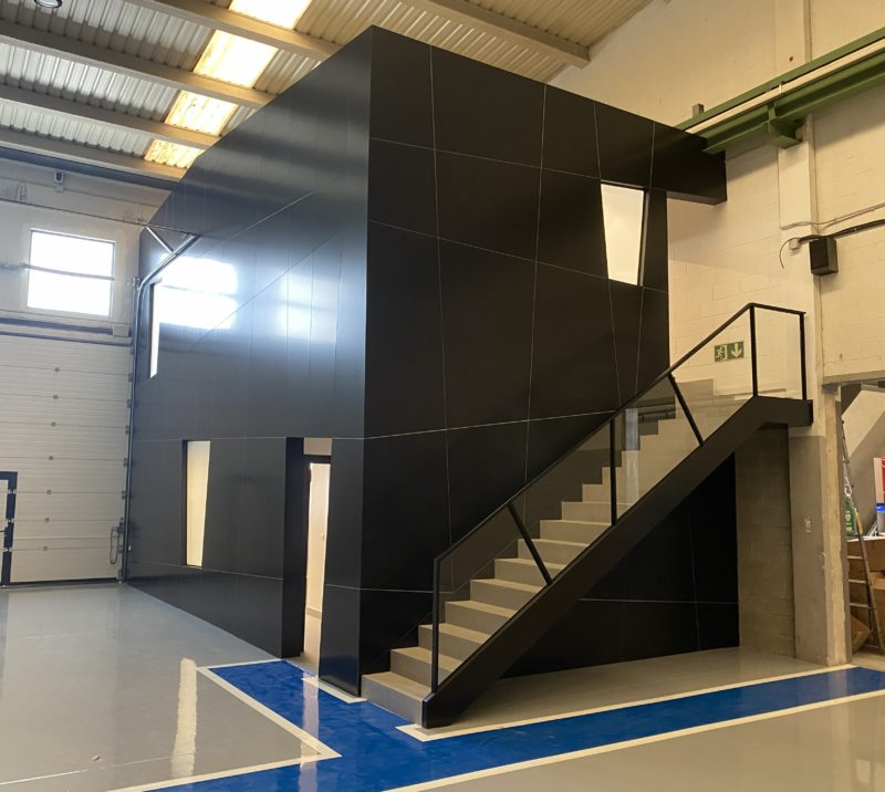 Bloque de vestuarios en Pabellón Industrial